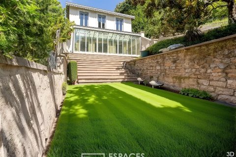 1880 house with garden on the outskirts of Lyon