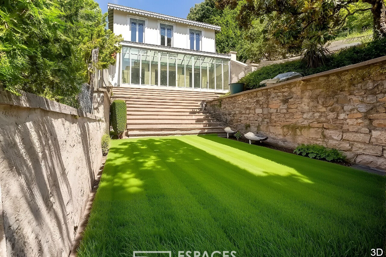 1880 house with garden on the outskirts of Lyon