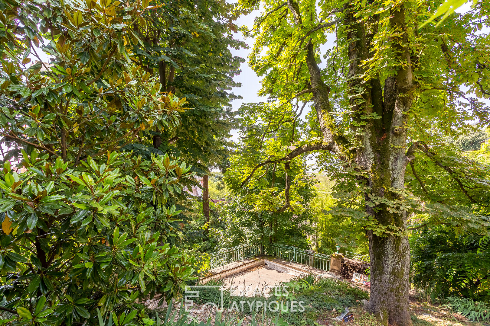 1880 house with garden on the outskirts of Lyon