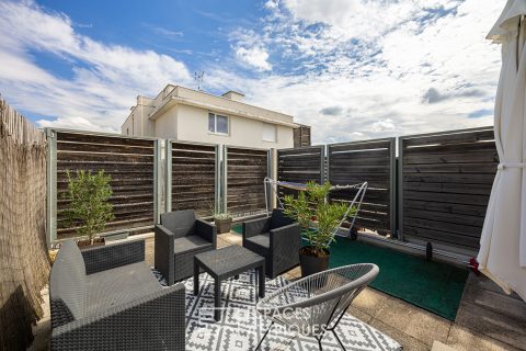 Charming top floor with terrace, on the edge of Villeurbanne