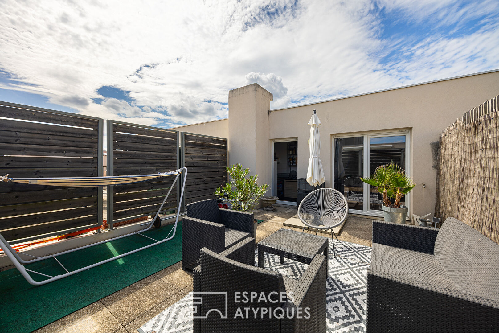 Charming top floor with terrace, on the edge of Villeurbanne