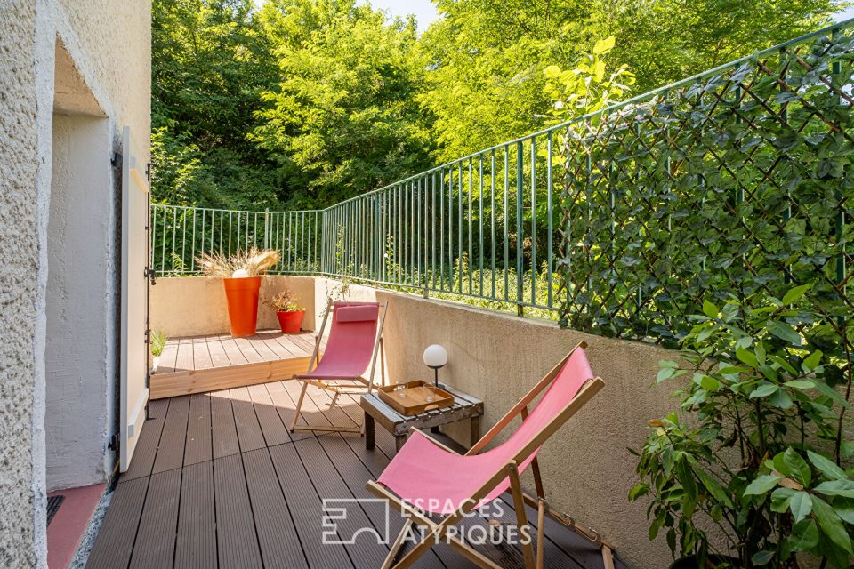 Appartement cosy rénové avec extérieur et parking à deux pas d'OL Vallée