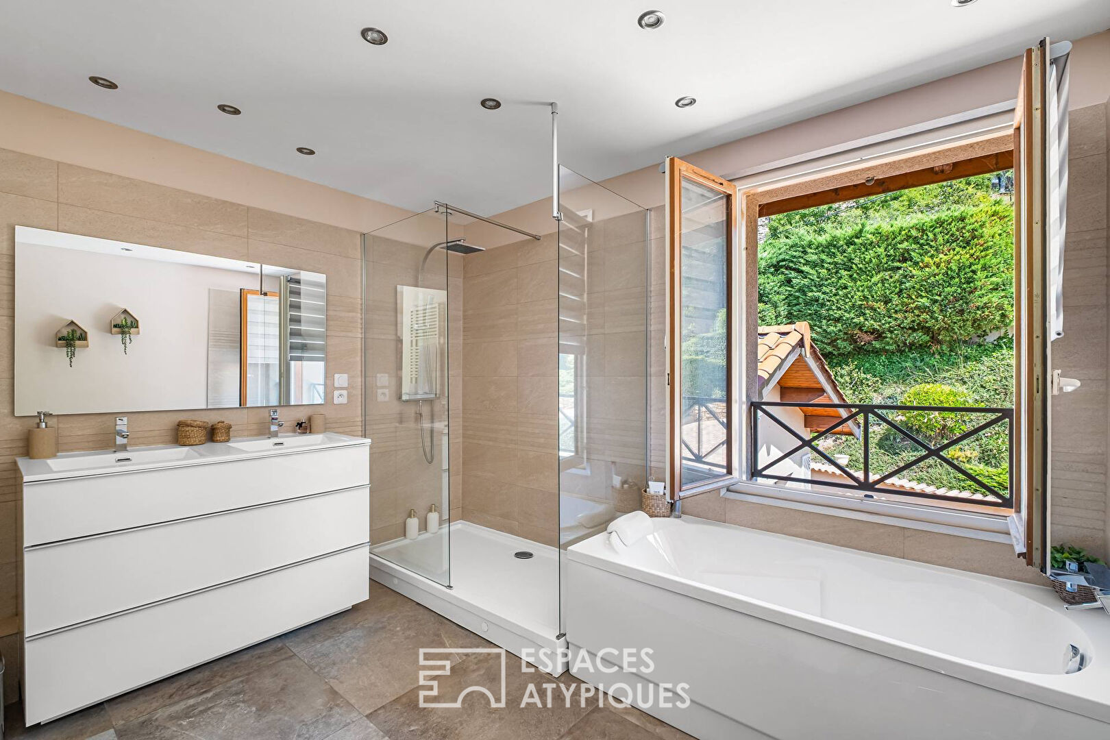 Maison avec piscine et vue imprenable
