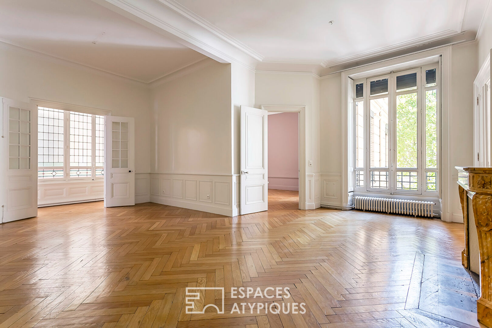 Appartement bourgeois rénové dans un ancien hôtel particulier face à la Préfecture