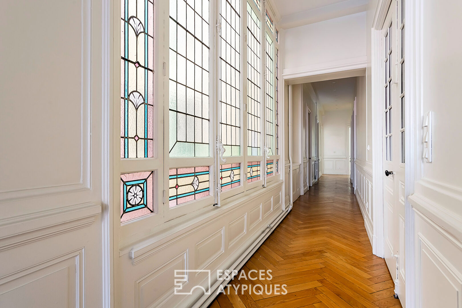 Appartement bourgeois rénové dans un ancien hôtel particulier face à la Préfecture