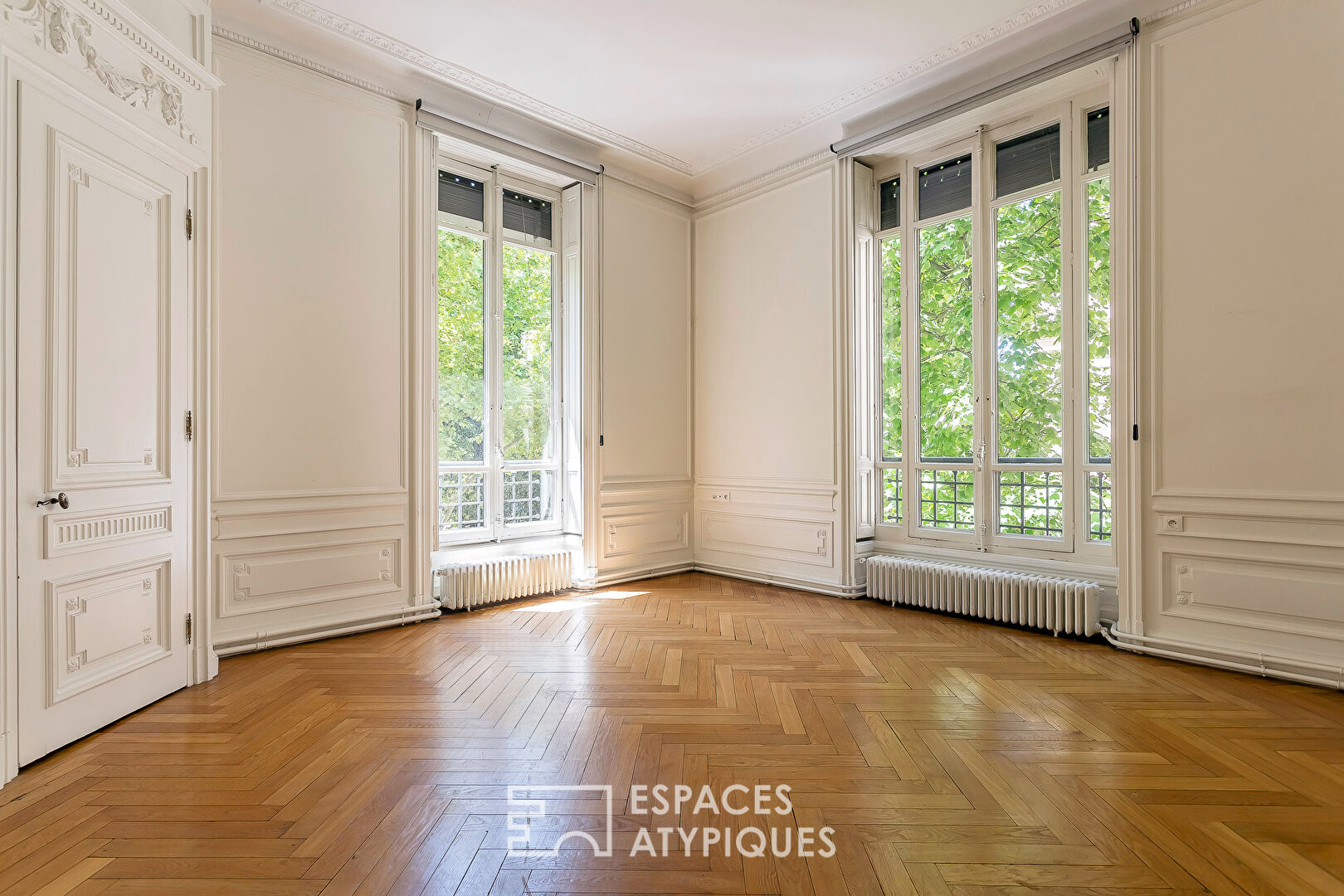 Appartement bourgeois rénové dans un ancien hôtel particulier face à la Préfecture
