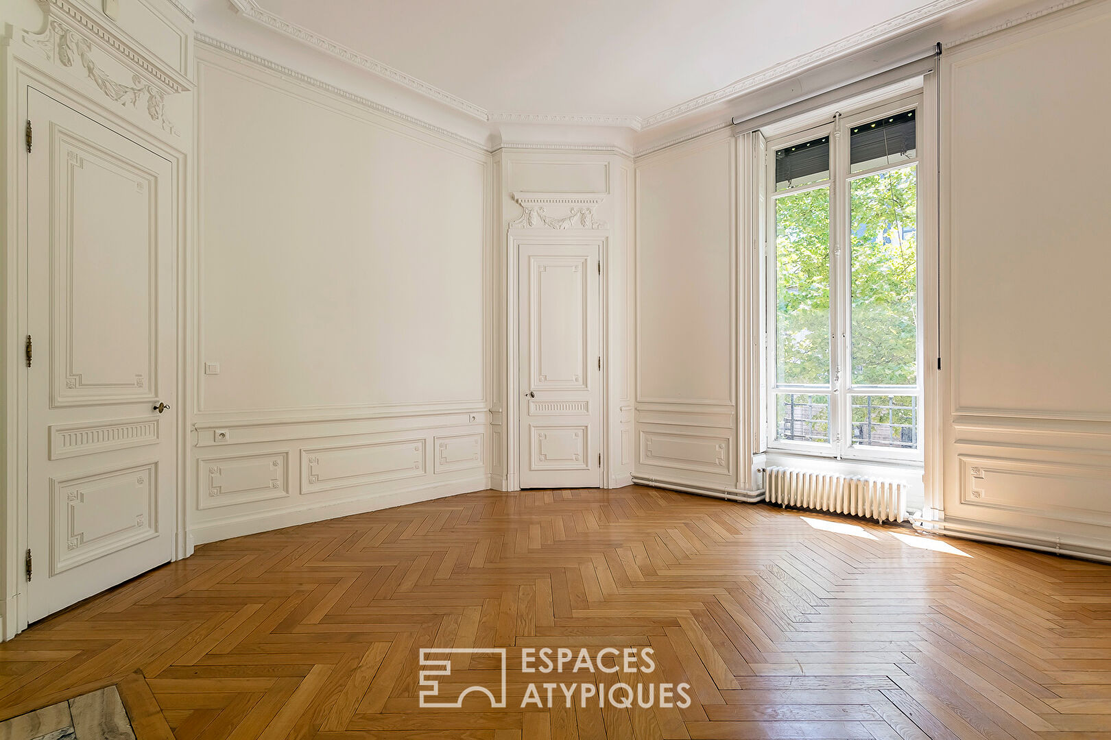 Appartement bourgeois rénové dans un ancien hôtel particulier face à la Préfecture