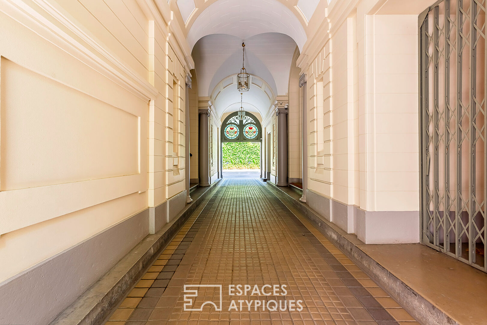 Appartement bourgeois rénové dans un ancien hôtel particulier face à la Préfecture