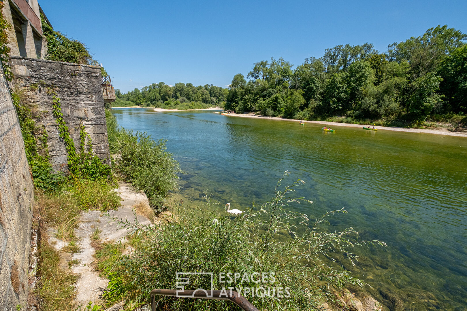 Maison de village pleine de charme avec accès privé a la rivière de l'Ain