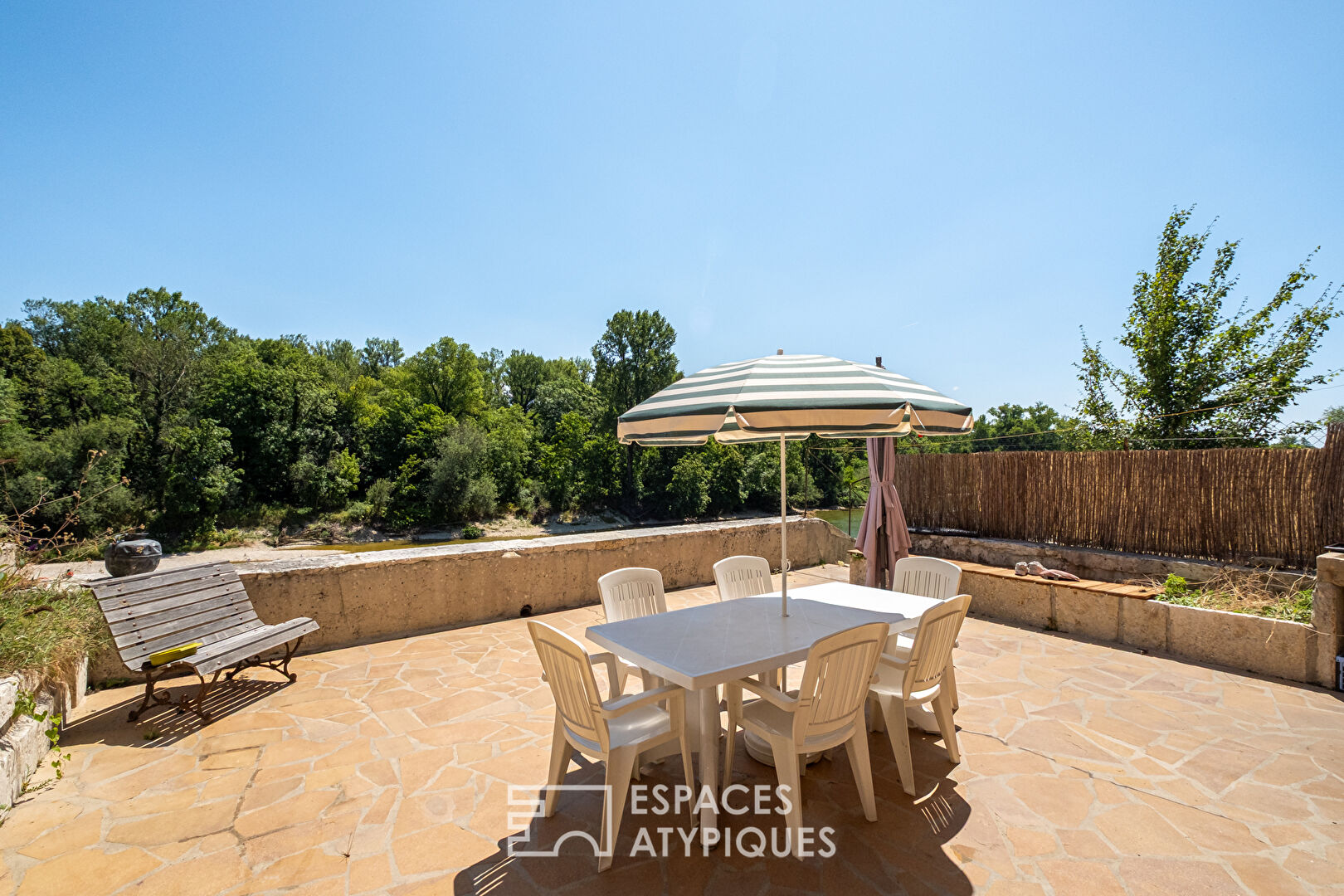 Maison de village pleine de charme avec accès privé a la rivière de l’Ain