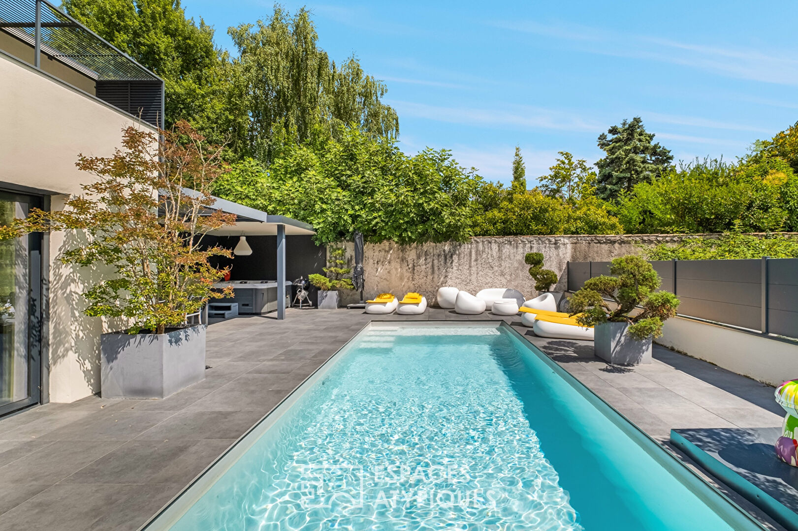 Maison contemporaine avec piscine