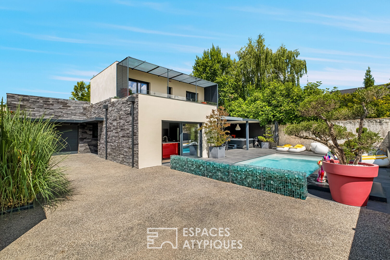 Maison contemporaine avec piscine