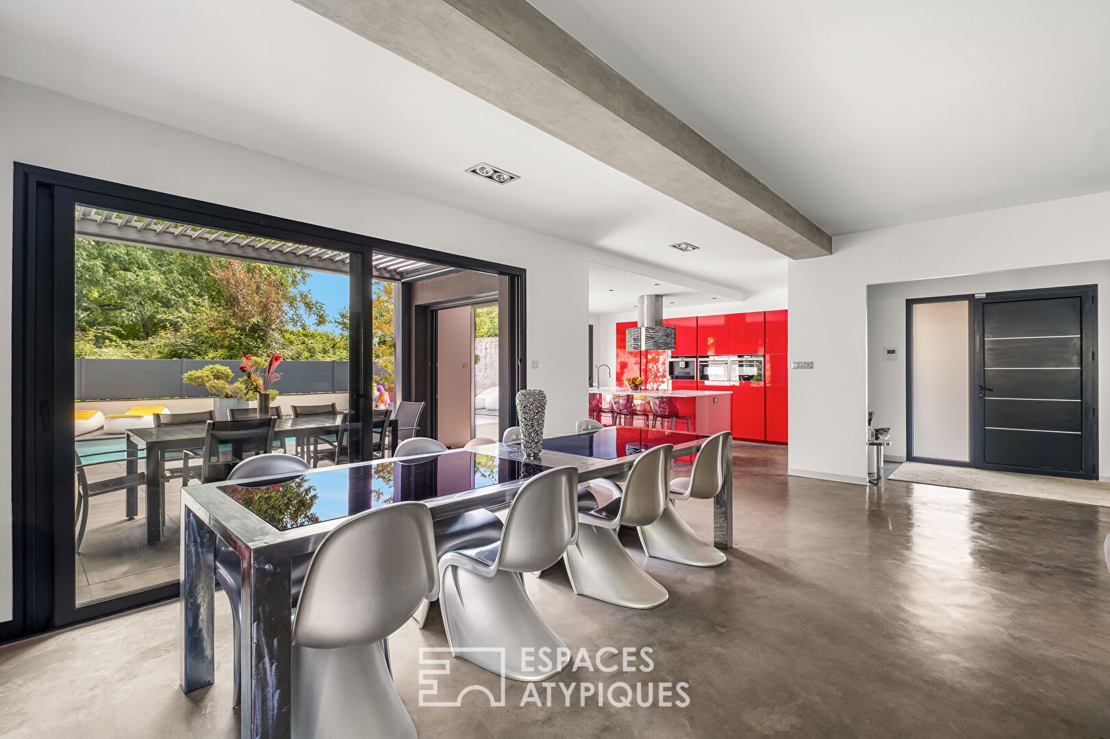 Maison contemporaine avec piscine