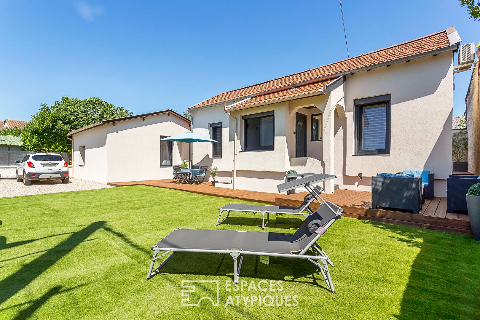 Maison rénovée avec terrasses et jardin