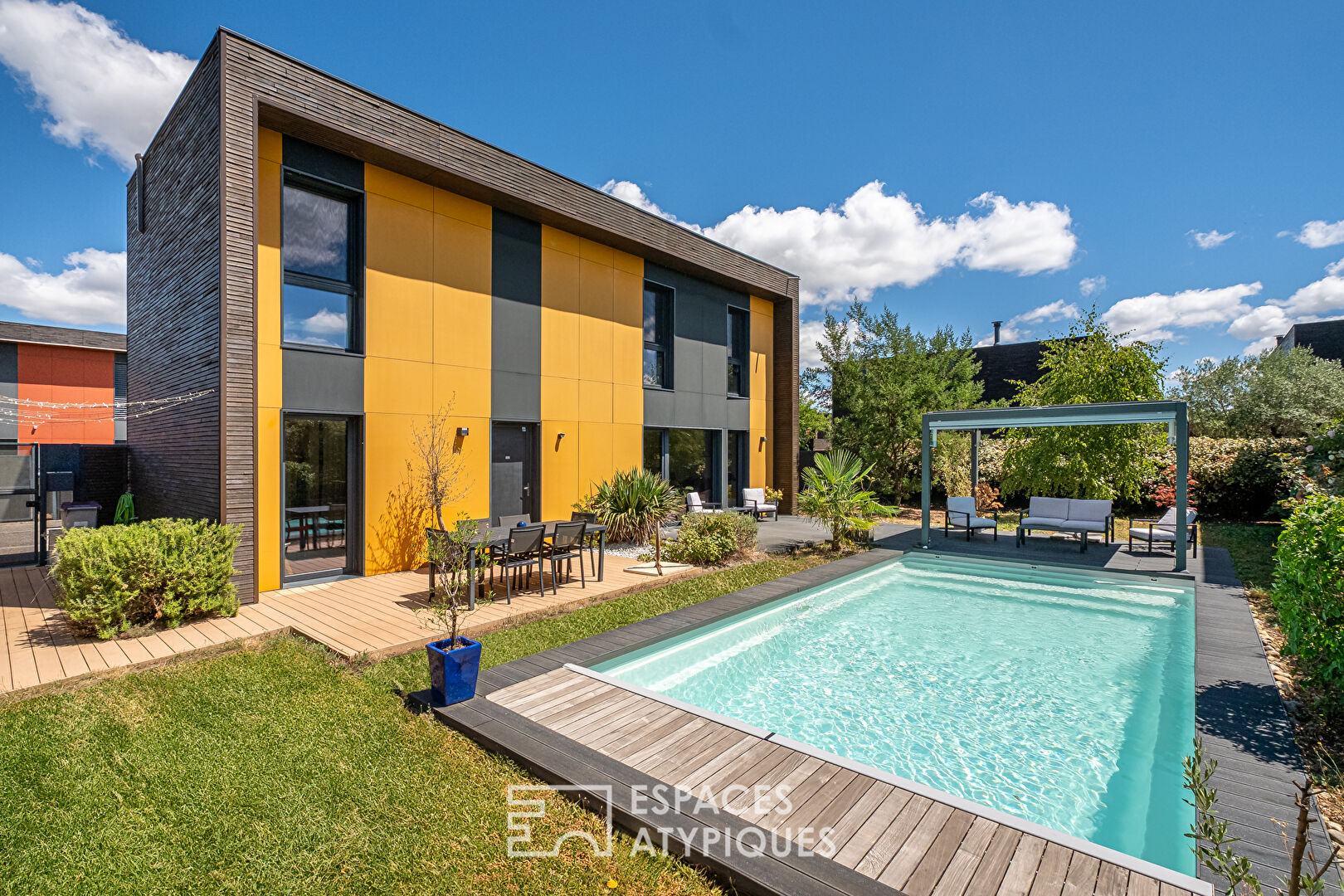 Maison BBC avec jardin et piscine