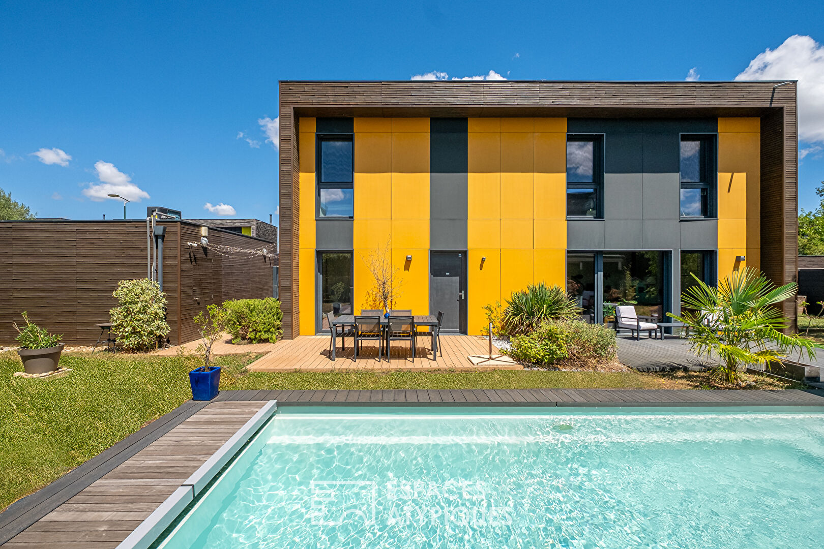 Maison BBC avec jardin et piscine
