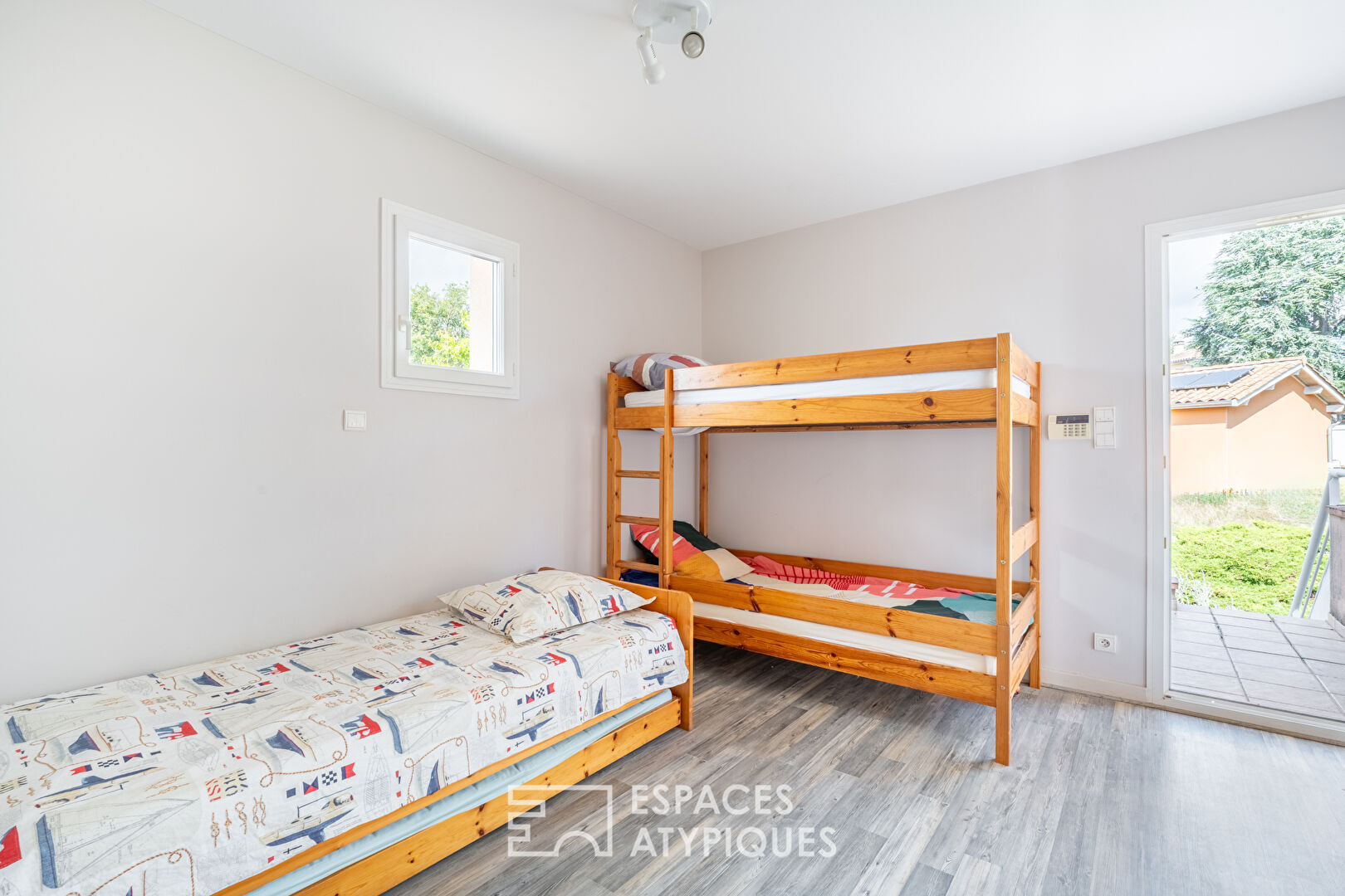 House with swimming pool in a bucolic setting