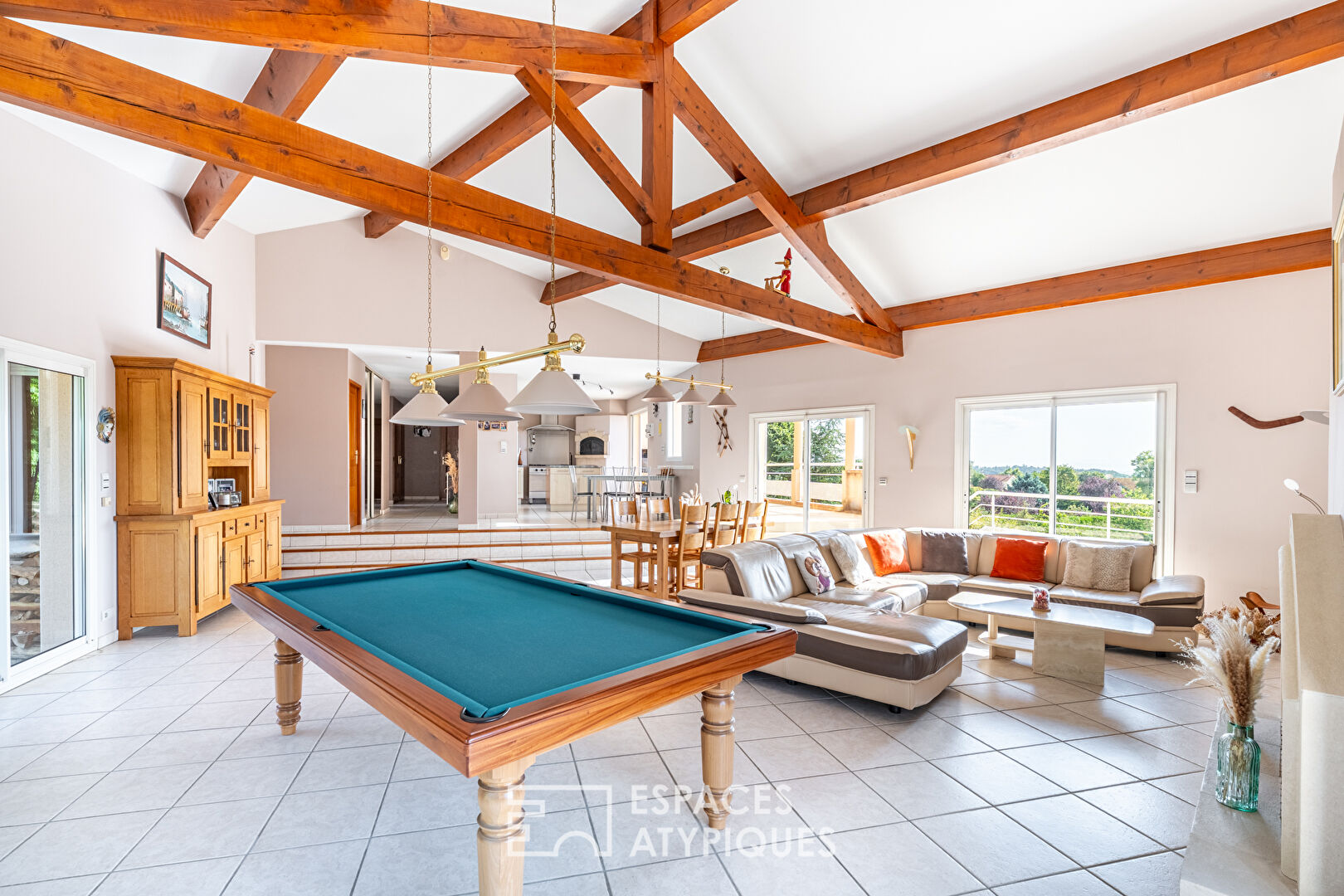 House with swimming pool in a bucolic setting