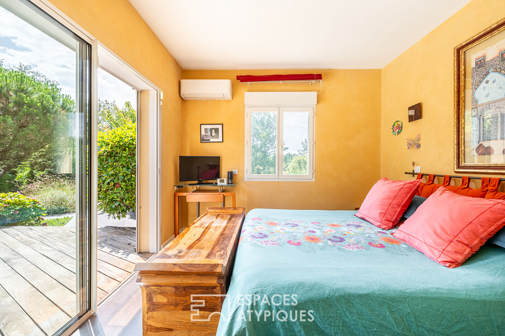 Maison de plain-pied avec jardin arboré et piscine au coeur de Limonest