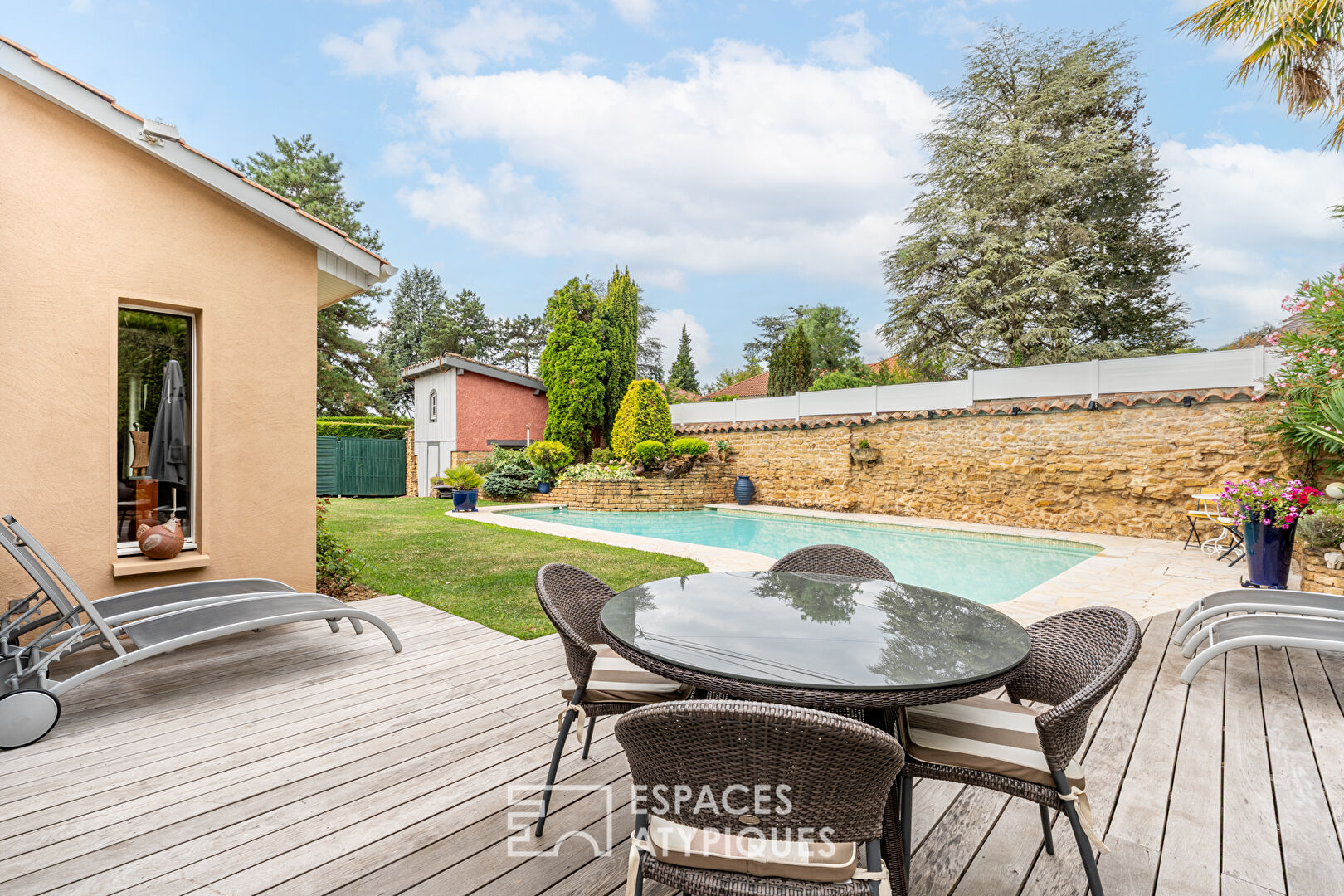 Maison rénovée avec piscine