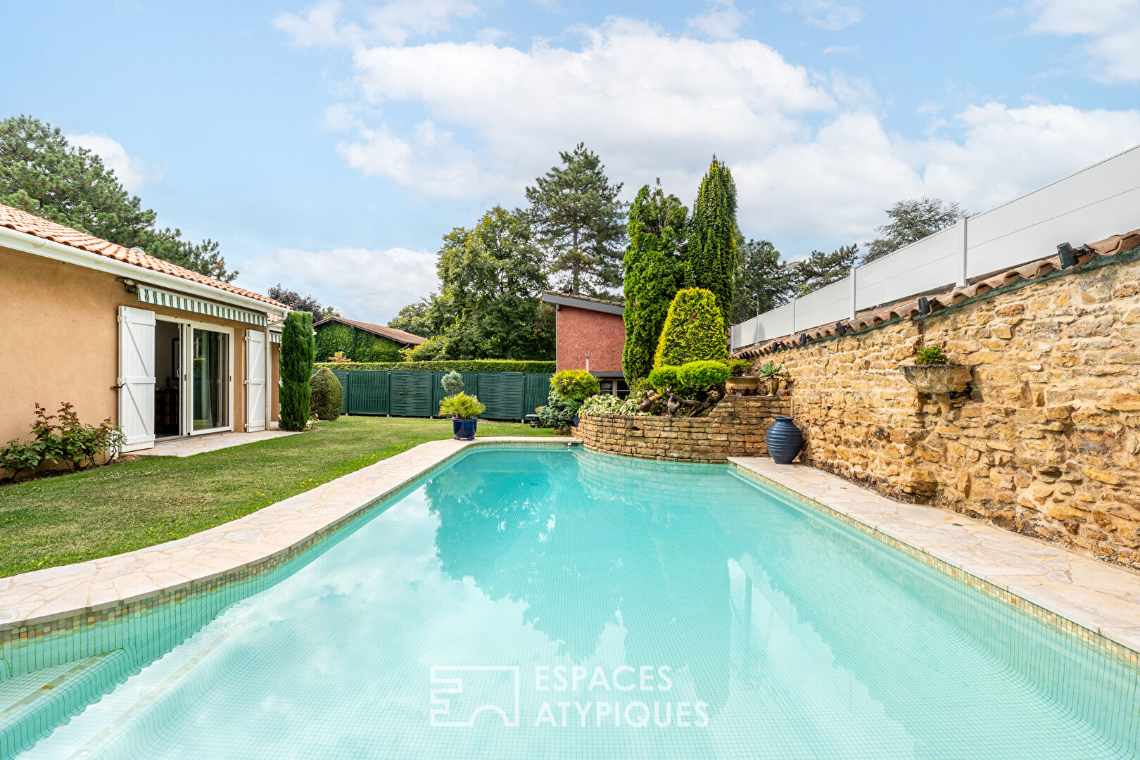 Maison rénovée avec piscine