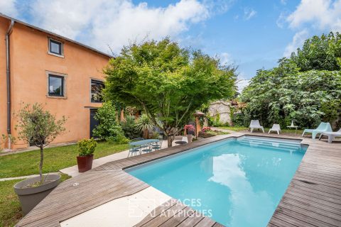 Renovated old farmhouse with swimming pool and independent studio