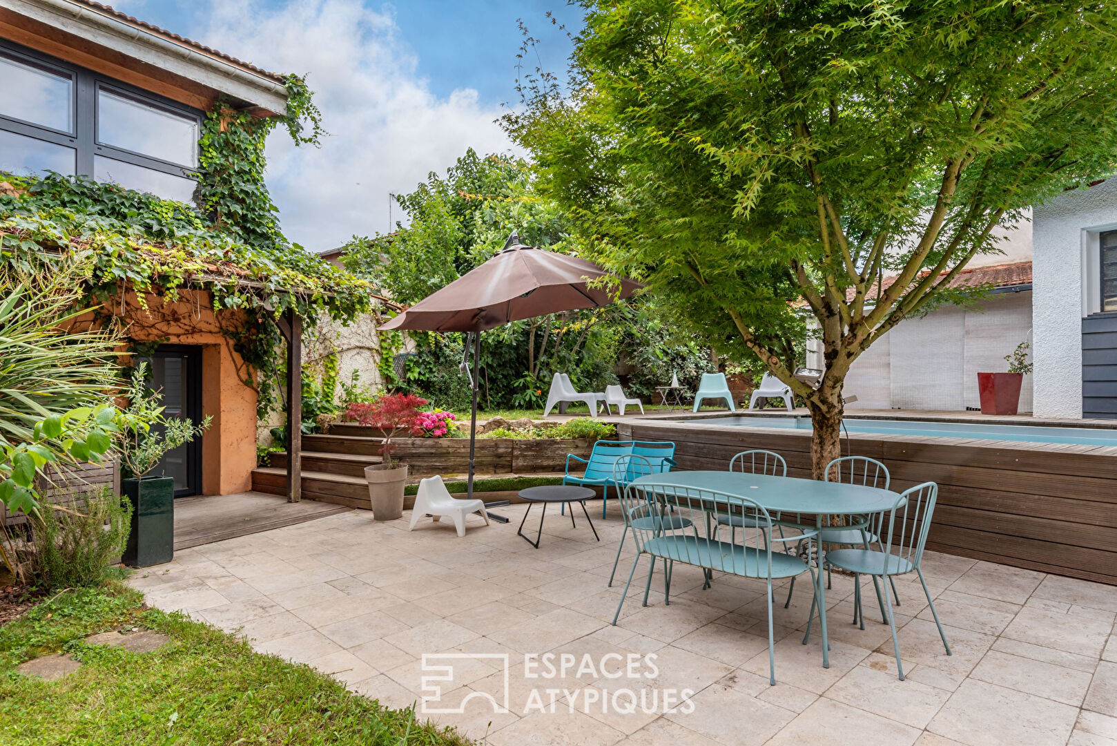 Renovated old farmhouse with swimming pool and independent studio