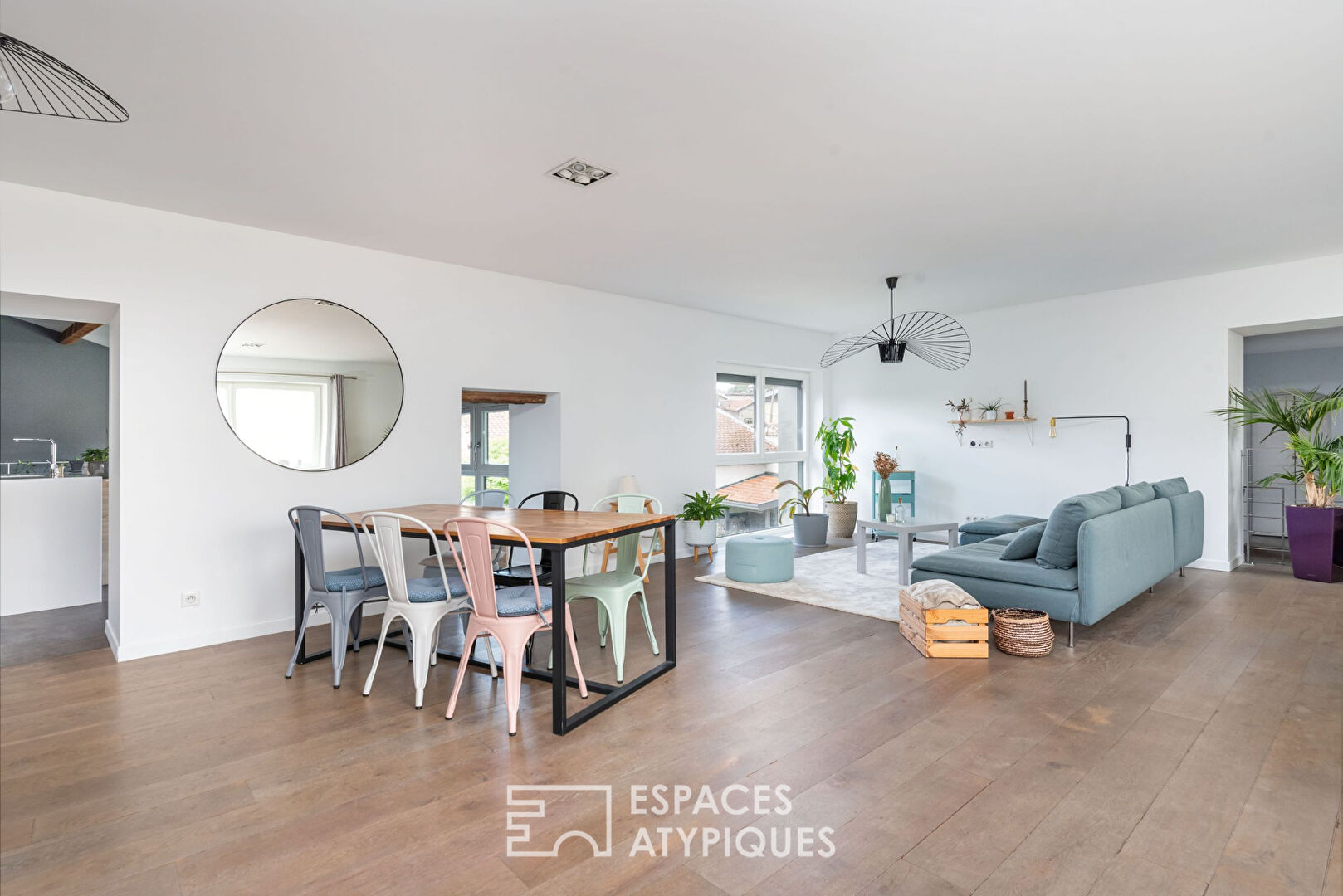 Renovated old farmhouse with swimming pool and independent studio