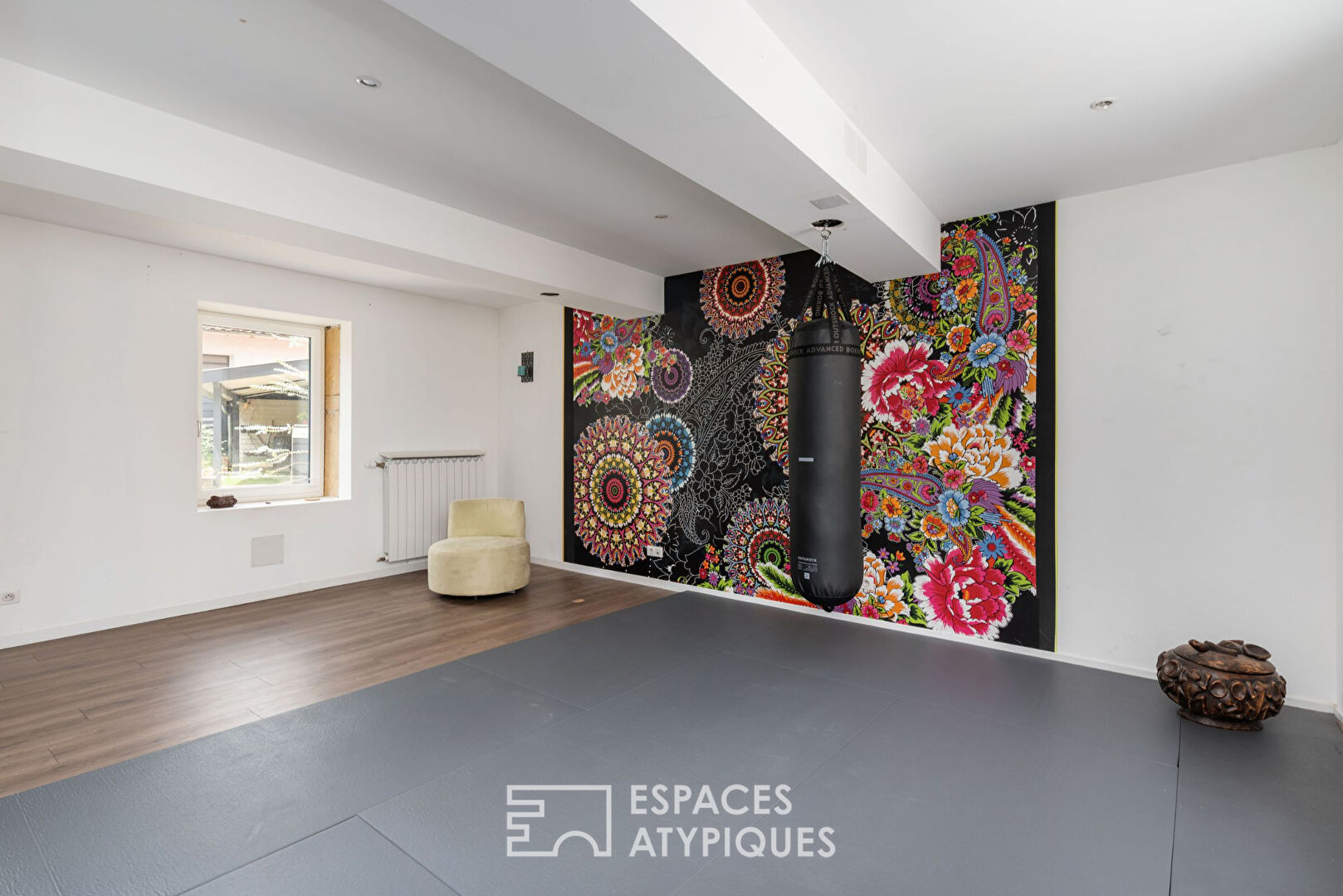 Renovated old farmhouse with swimming pool and independent studio