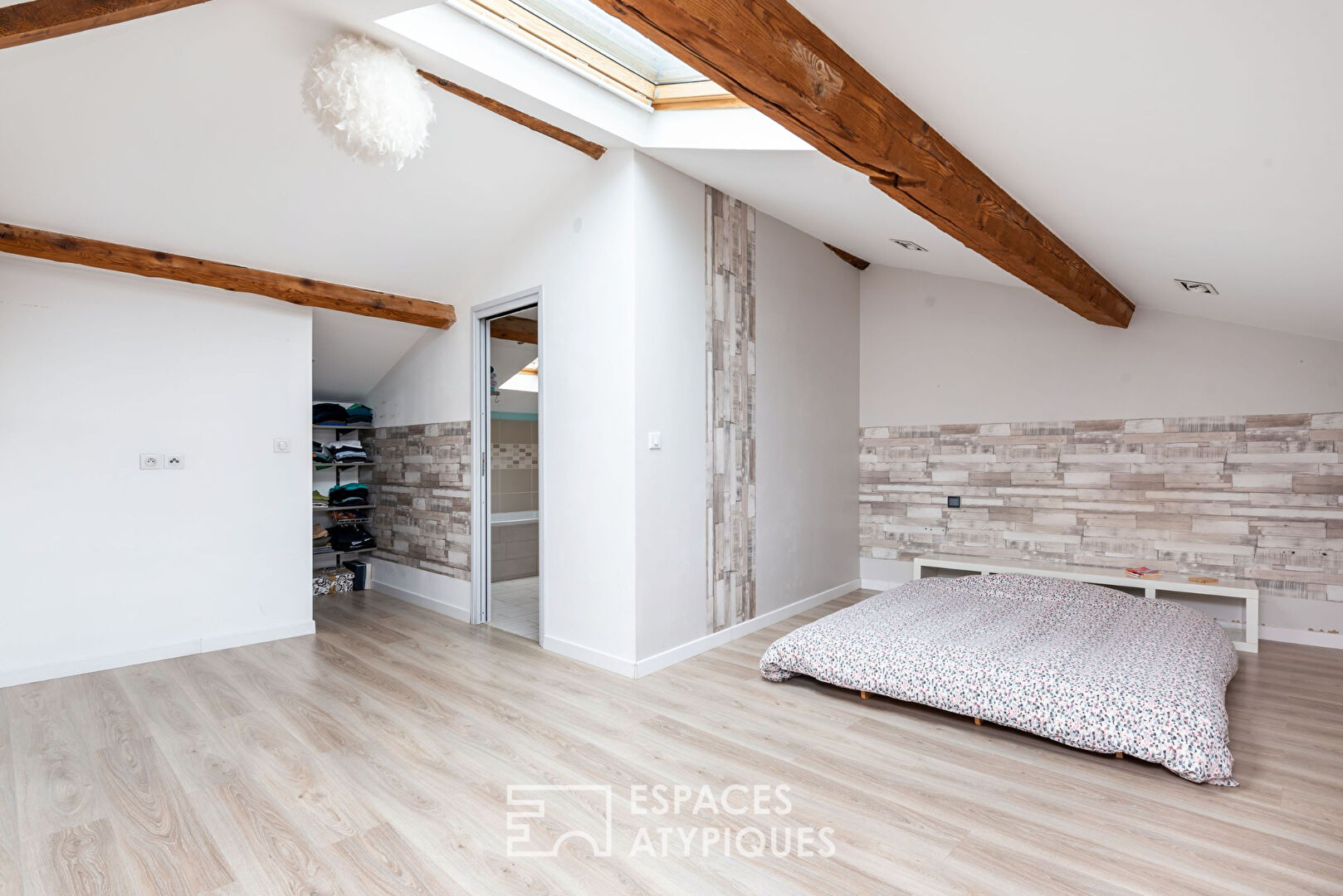 Renovated old farmhouse with swimming pool and independent studio