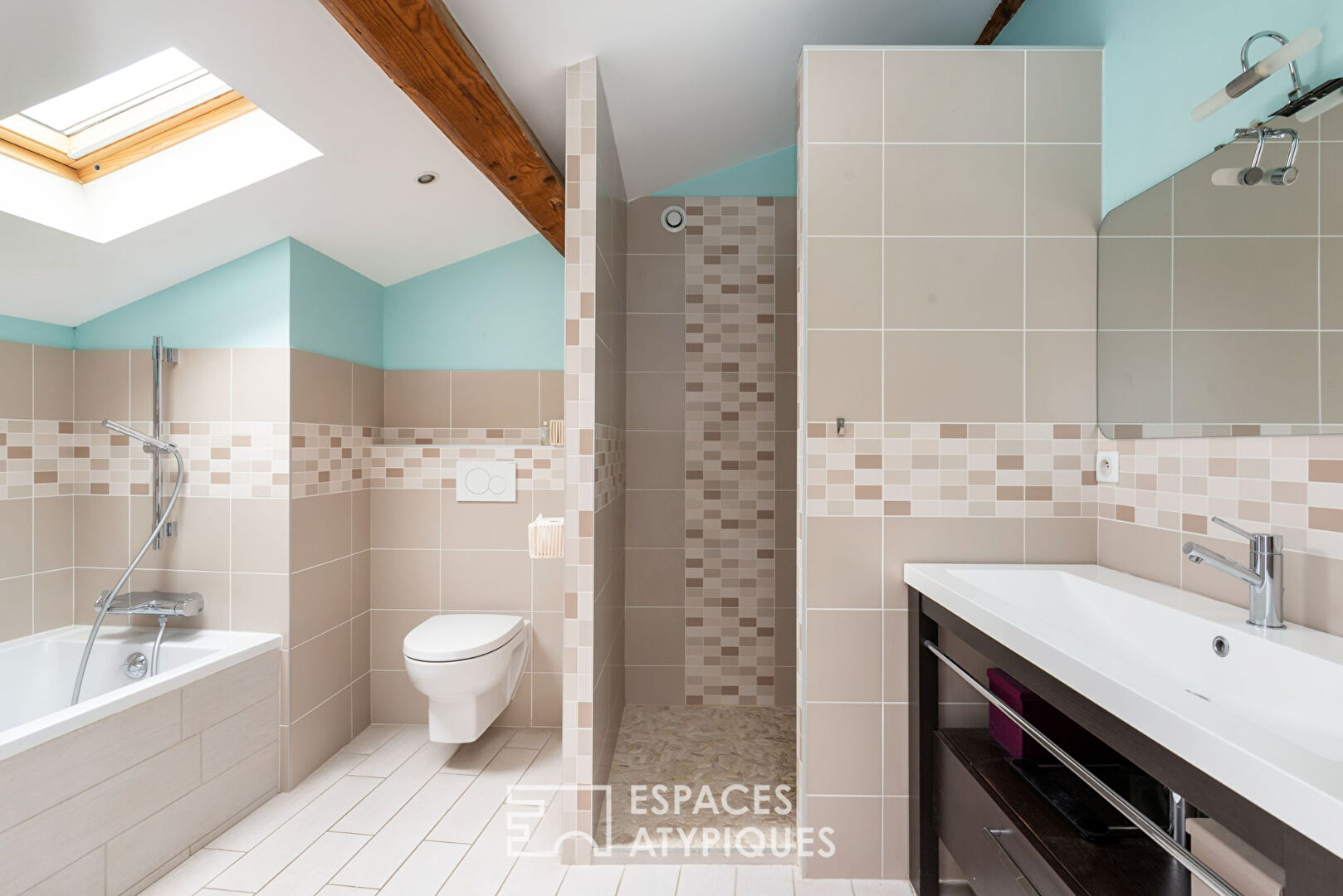 Renovated old farmhouse with swimming pool and independent studio