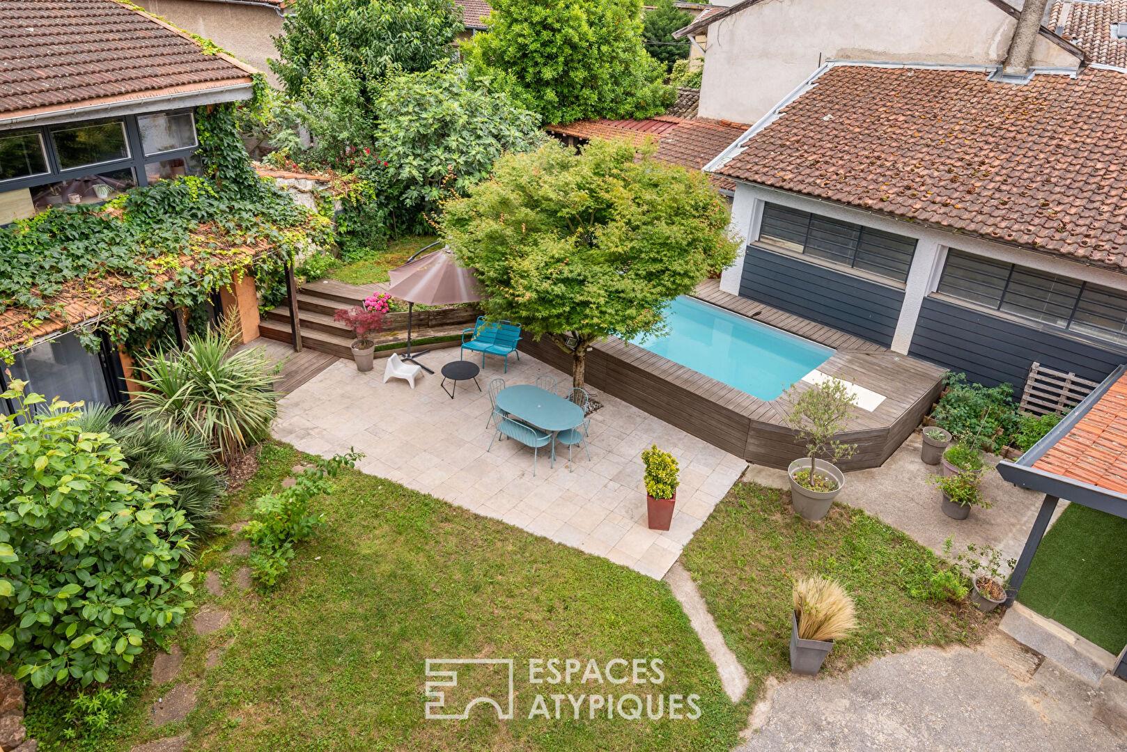 Renovated old farmhouse with swimming pool and independent studio