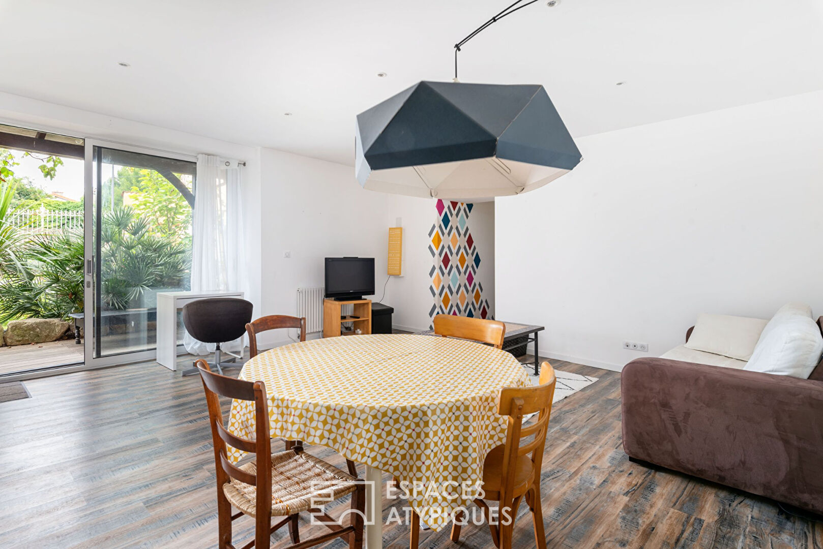 Renovated old farmhouse with swimming pool and independent studio