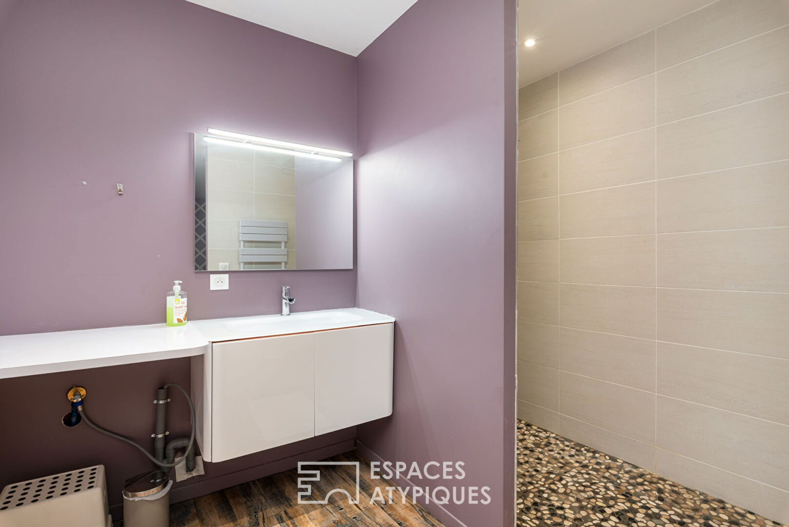 Renovated old farmhouse with swimming pool and independent studio