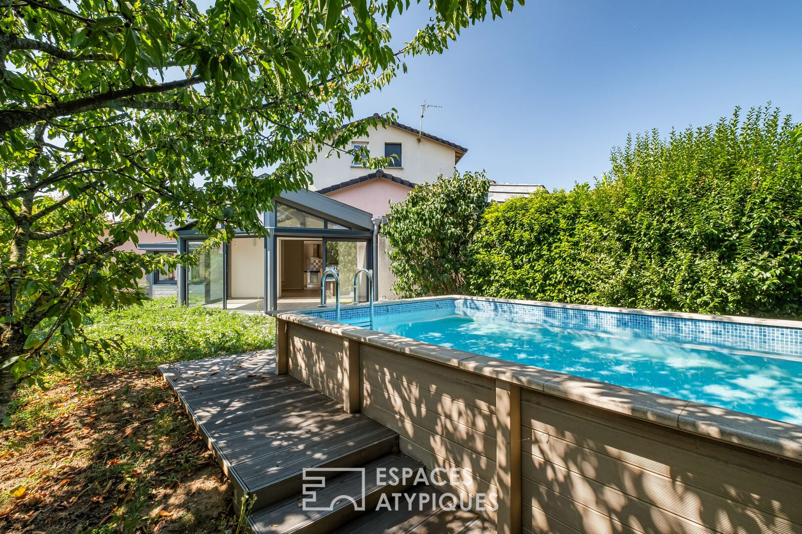 Maison moderne avec piscine