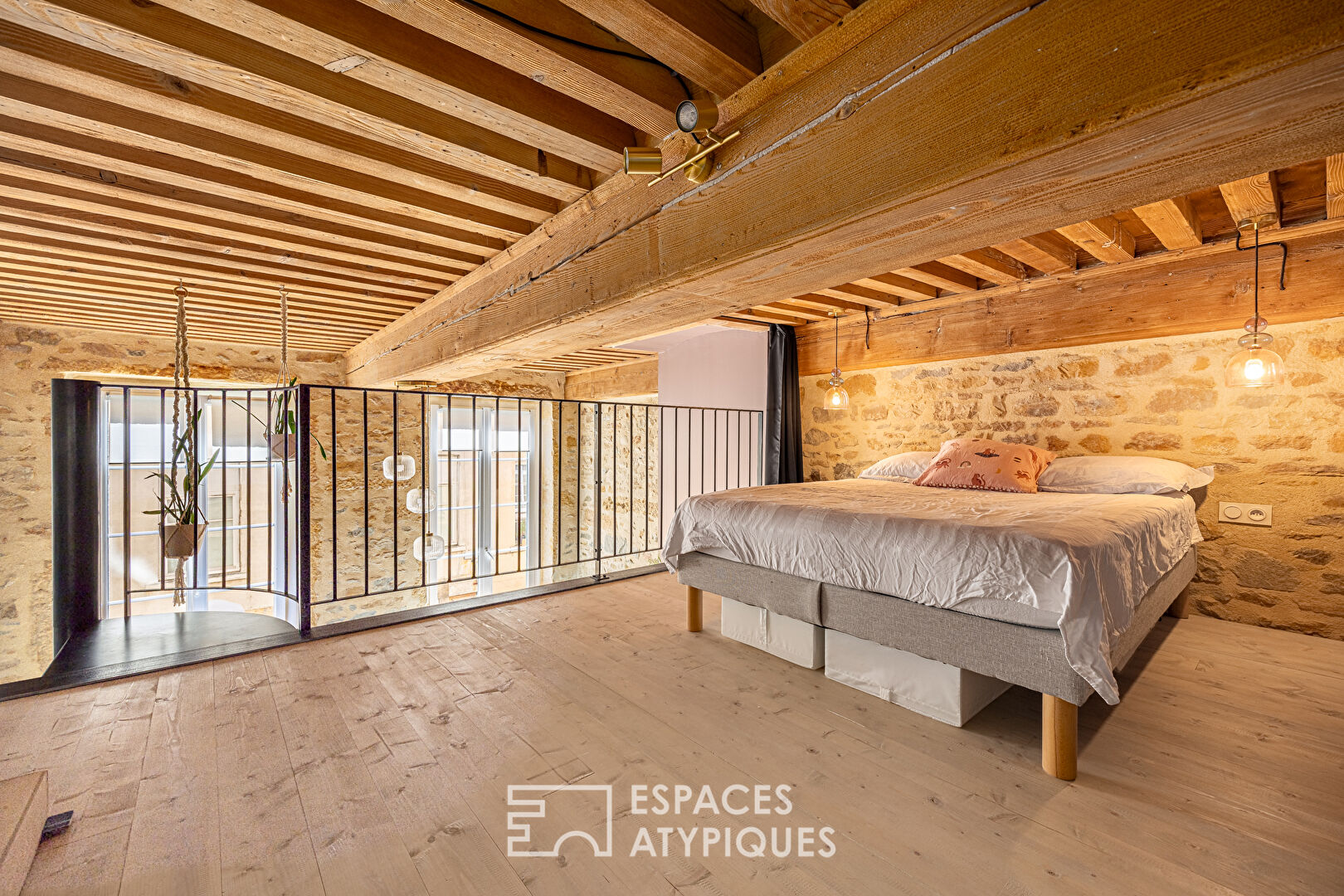 Appartement rénové avec terrasse à la lisière de la Croix-Rousse