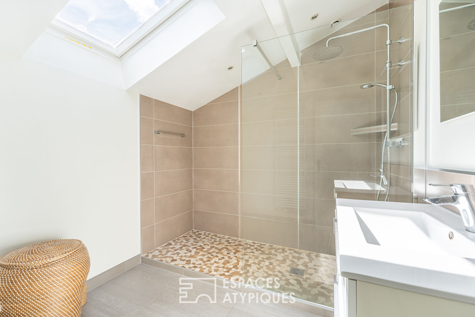 Maison familiale rénovée avec piscine
