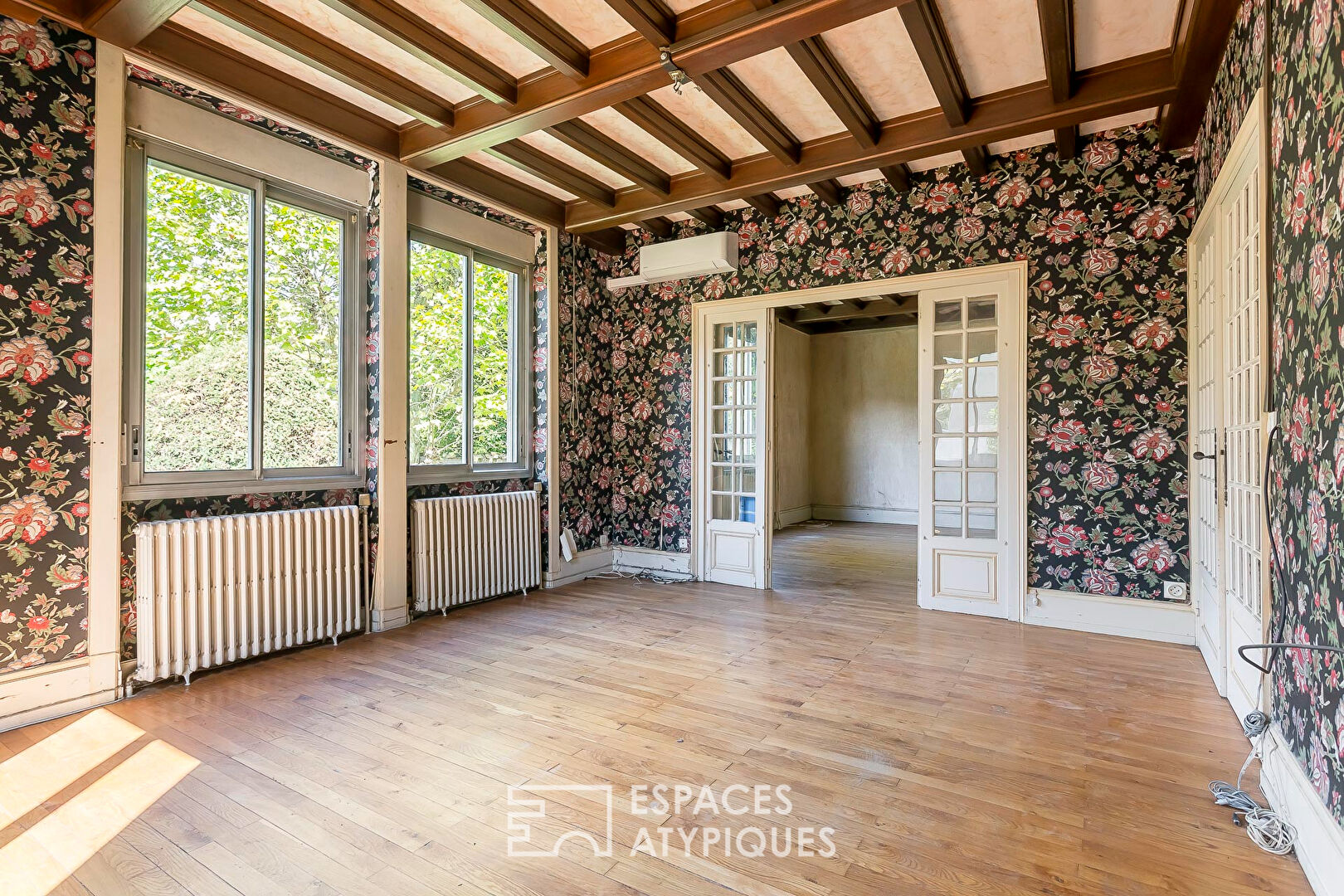 Maison familiale avec jardin et garage au pied du métro