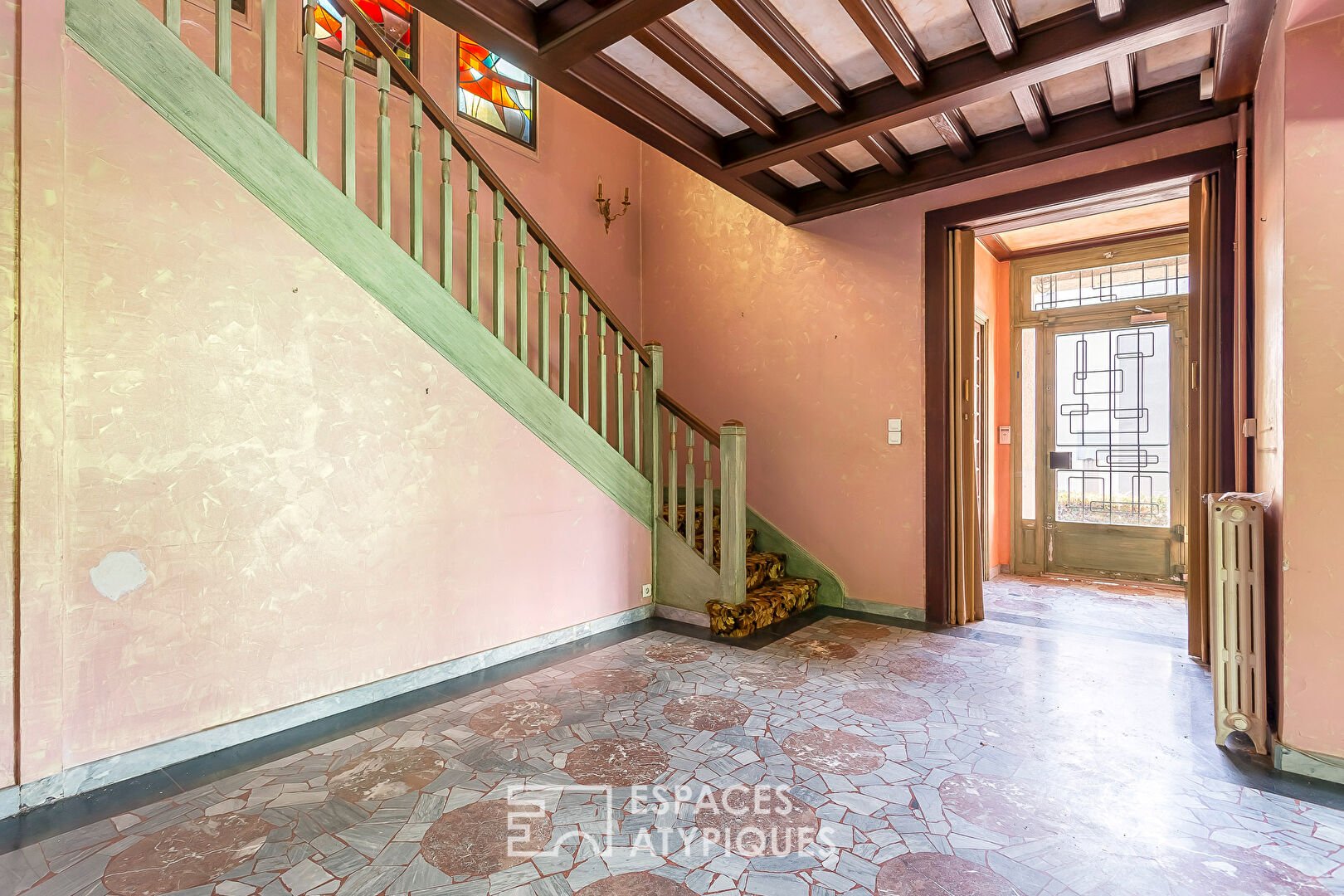 Maison familiale avec jardin et garage au pied du métro