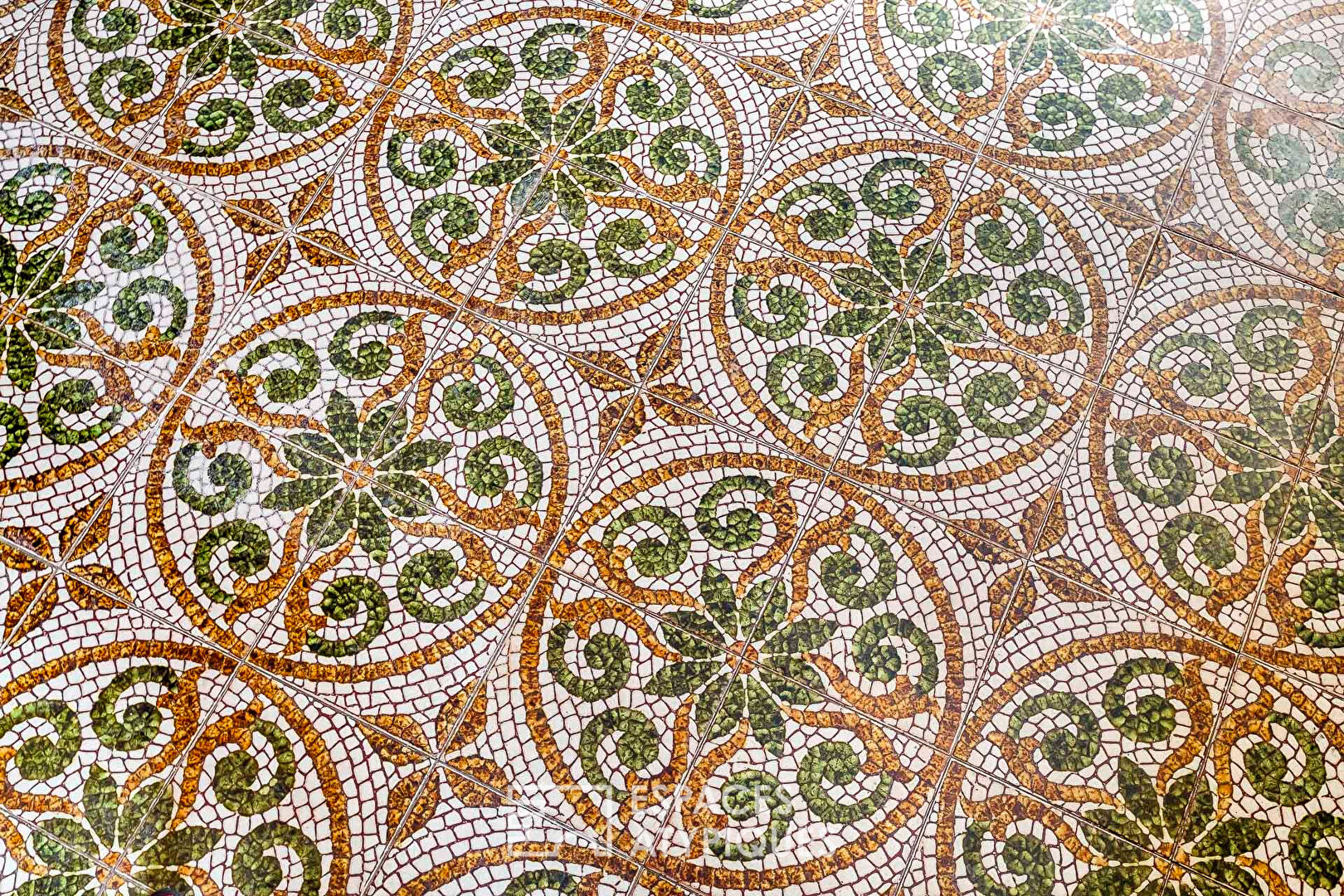 Maison familiale avec jardin et garage au pied du métro