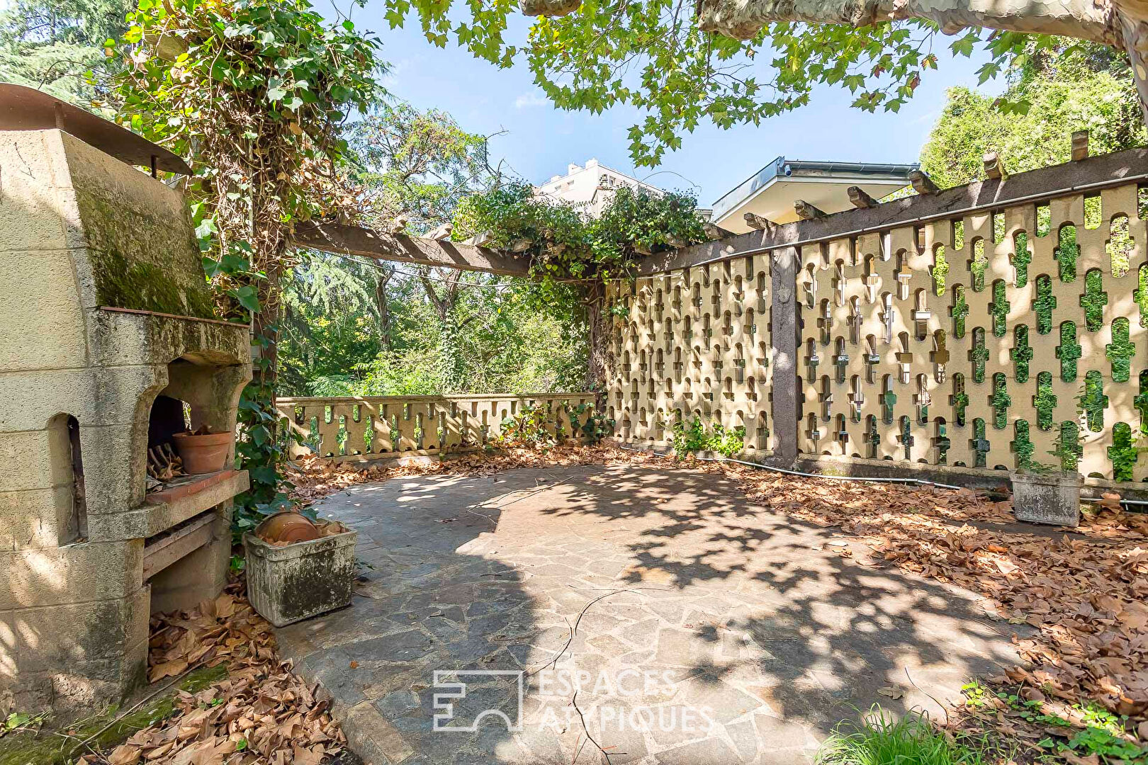 Maison familiale avec jardin et garage au pied du métro