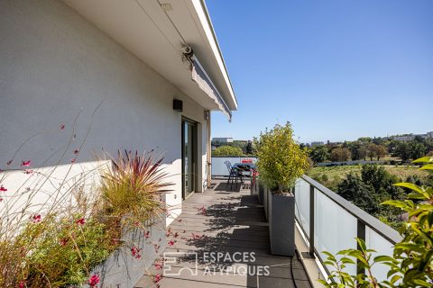 Top-floor duplex with terrace and breathtaking view of the Fourvière Basilica
