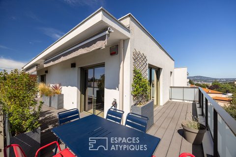 Duplex en dernier étage avec terrasse et vue imprenable sur la basilique Fourvière