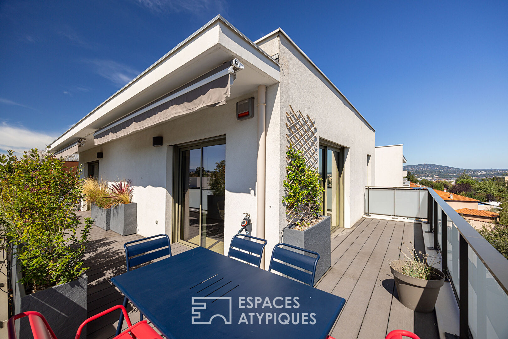 Top-floor duplex with terrace and breathtaking view of the Fourvière Basilica