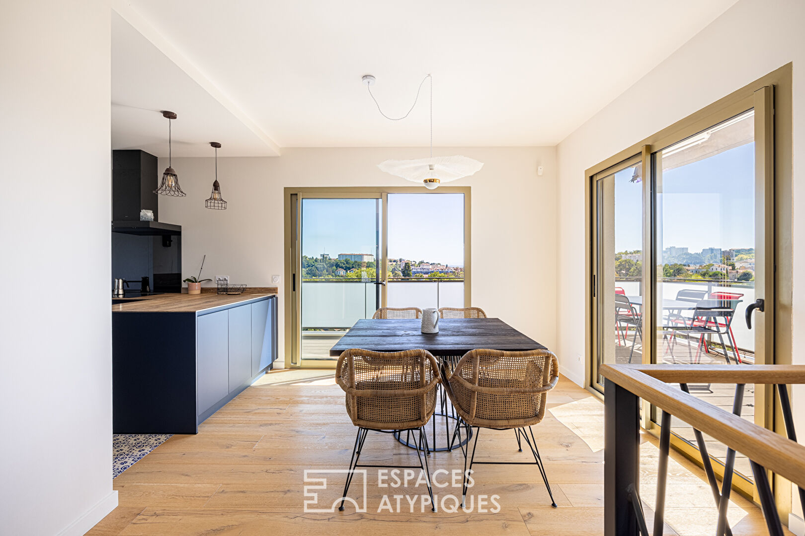 Top-floor duplex with terrace and breathtaking view of the Fourvière Basilica