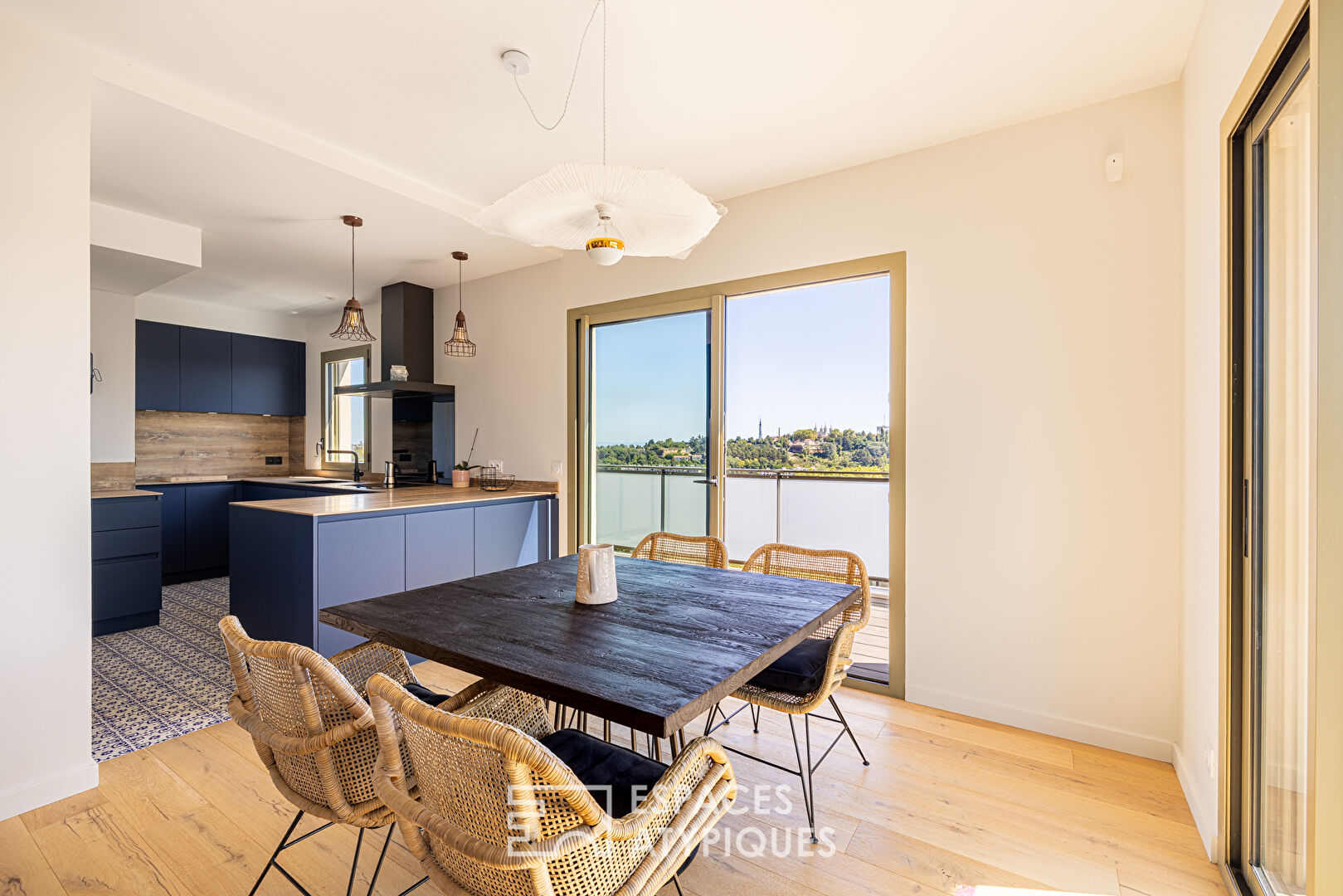 Top-floor duplex with terrace and breathtaking view of the Fourvière Basilica