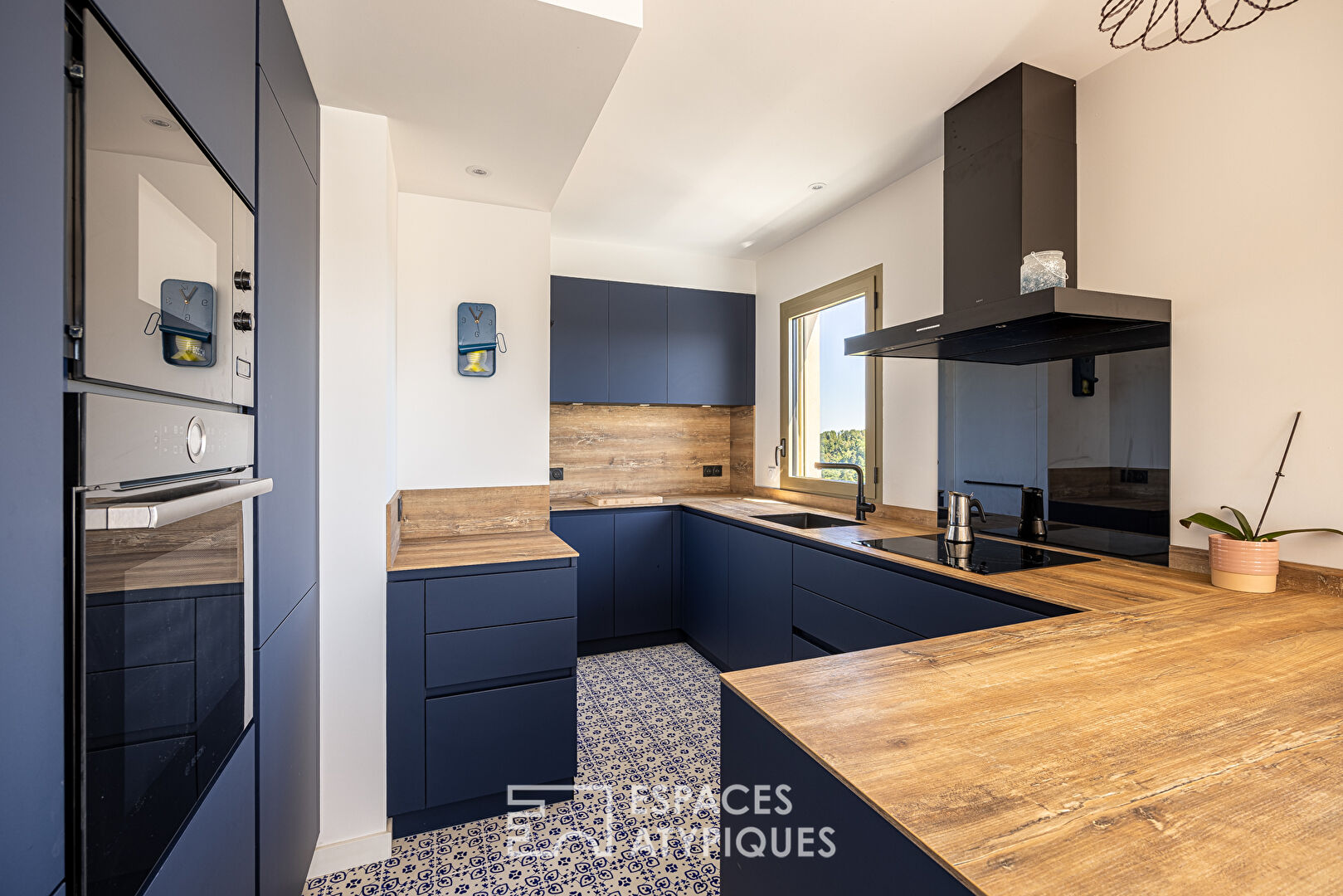 Top-floor duplex with terrace and breathtaking view of the Fourvière Basilica