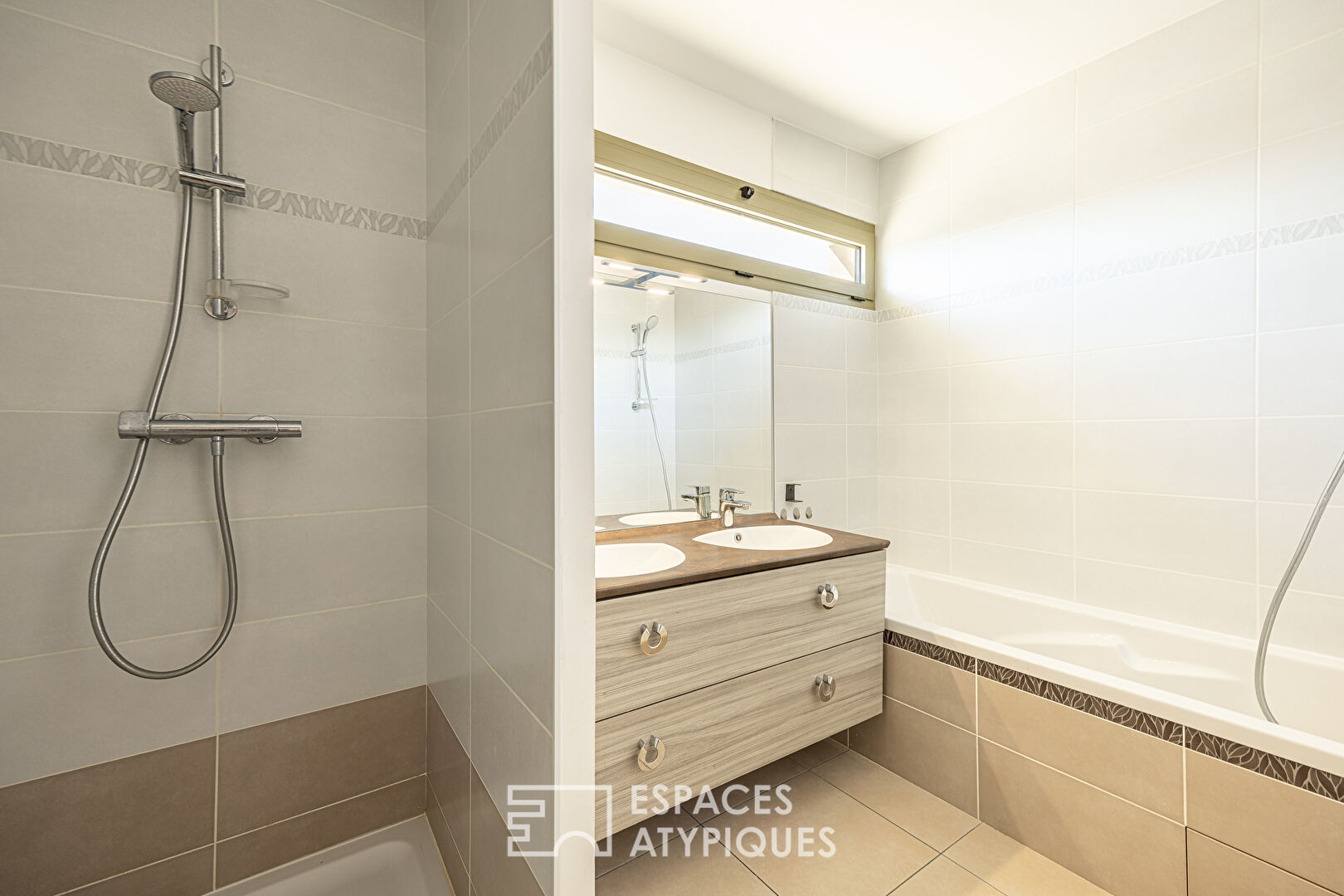 Top-floor duplex with terrace and breathtaking view of the Fourvière Basilica