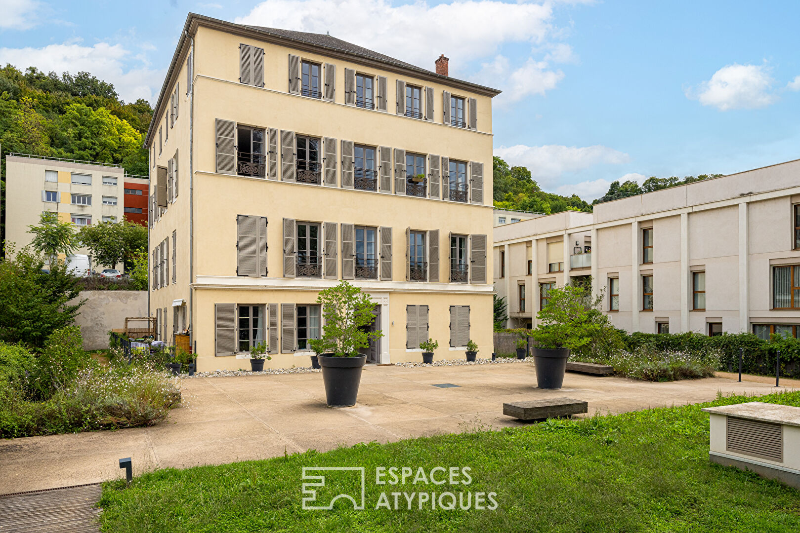 Appartement entièrement rénové dans une ancienne bâtisse