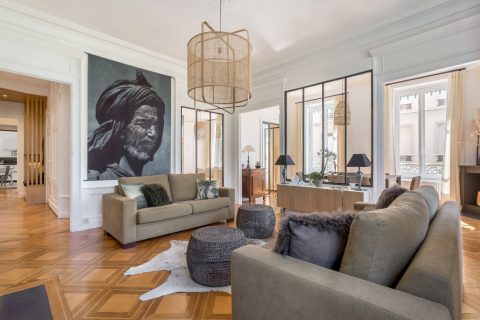 Apartment renovated by architect in Foch